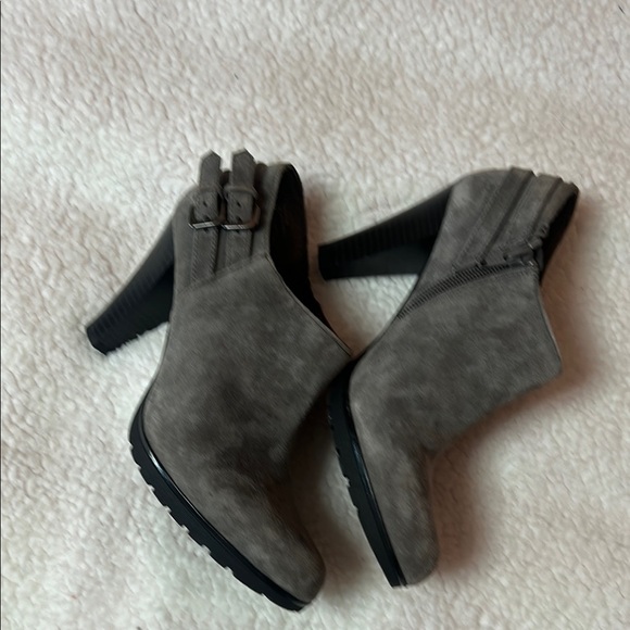 White Mountain Gray Ankle Booties with Suede Finish - Picture 3 of 6